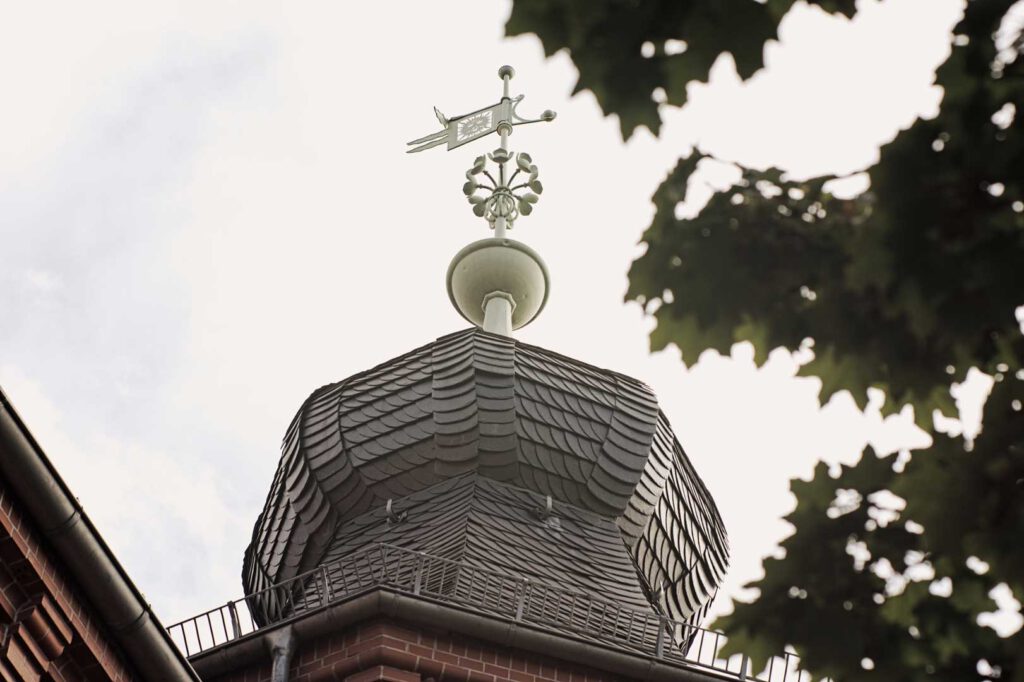 Außenansicht eines Turmes der Gutenbergschule