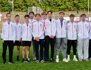 Die Teilnehmer des Bundesfinale für die Gutenbergschule (Georg Geppert, Kilian Hörselmann, Simon Blum, Moritz Prosachek, Benjamin Kania, David Geiger, Julius Albrecht, Erik Tolksdorf und im Hintergrund Betreuer Alexandre Grzimek)